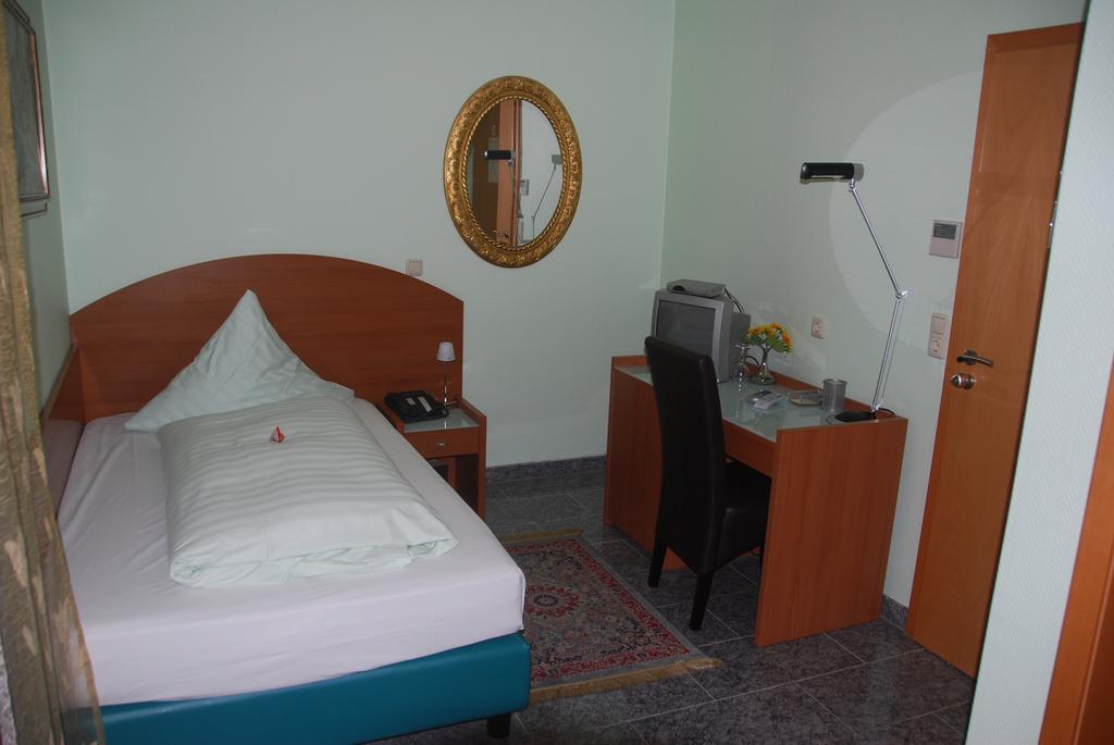 Hotel & Restaurant Garda Darmstadt Phòng bức ảnh