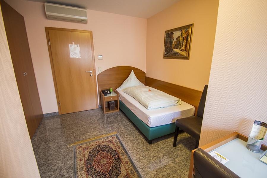 Hotel & Restaurant Garda Darmstadt Phòng bức ảnh